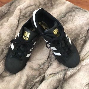 NWOT Black Adidas Superstars Size 8
